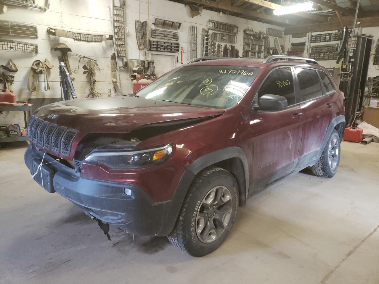 Photo 2 from auction – 2019 JEEP CHEROKEE T with VIN 1C4PJMBX7KD433338