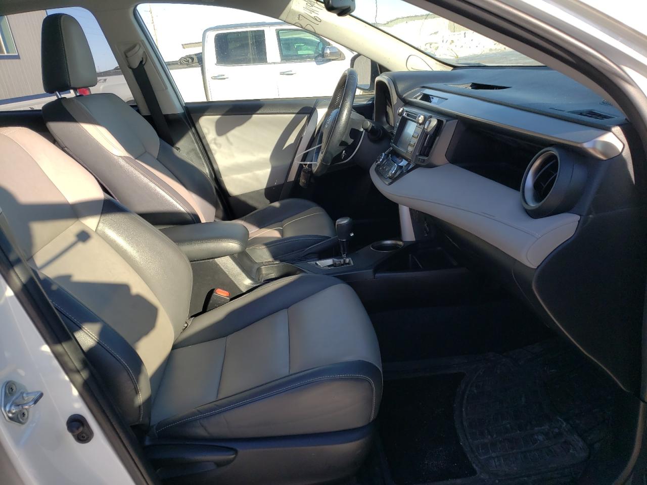Photo 5 from auction – 2014 TOYOTA RAV4 LIMIT with VIN JTMDFREV8ED071889