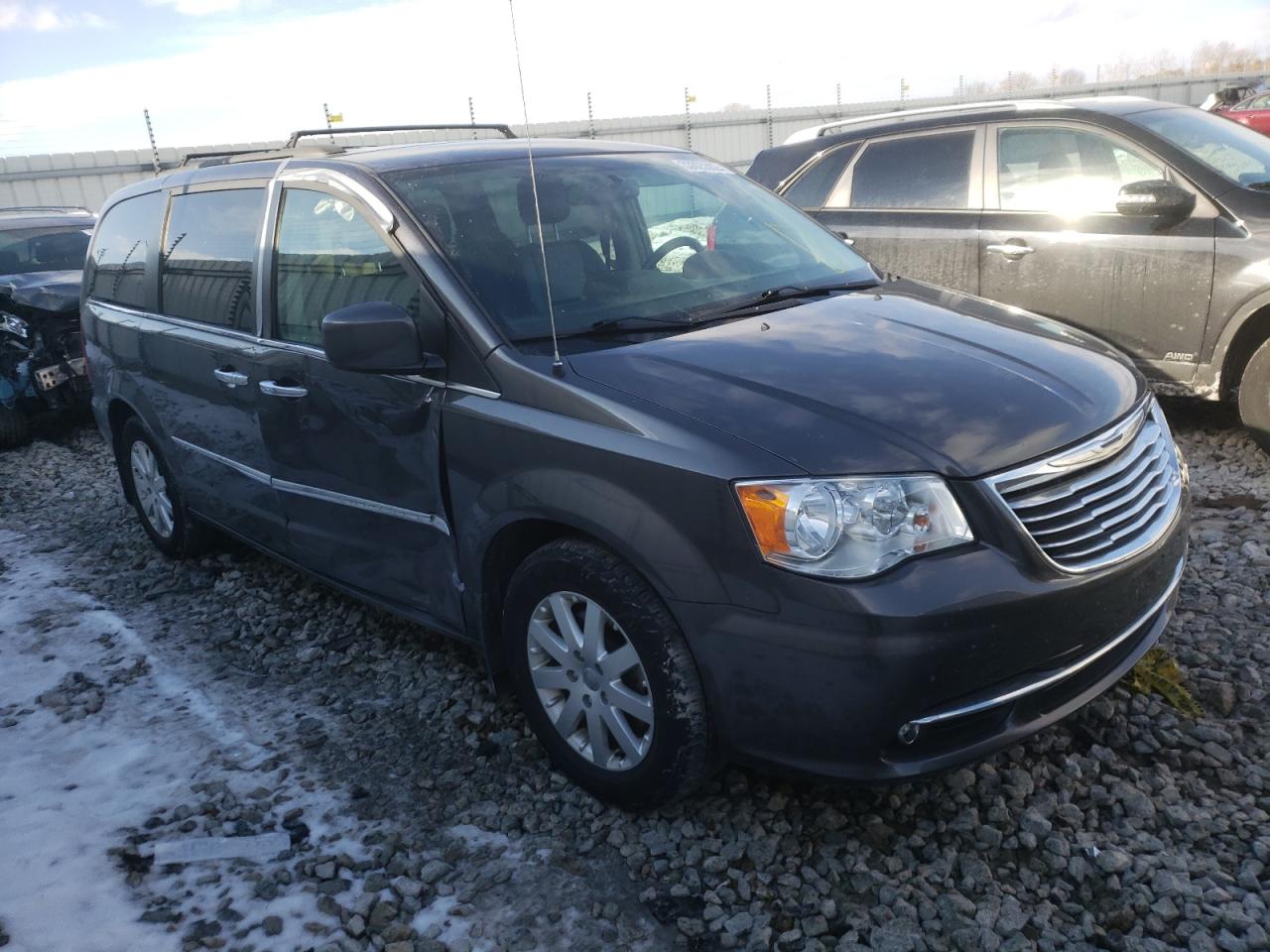 CHRYSLER TOWN & COU 2015 with VIN 2C4RC1BG1FR753355 - Photo from auction