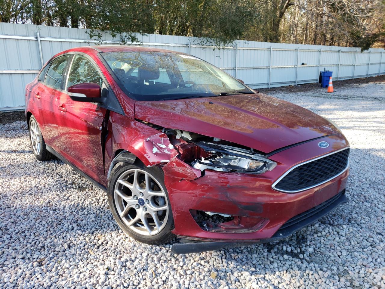 FORD FOCUS SE 2015 with VIN 1FADP3F25FL214700 - Photo from auction