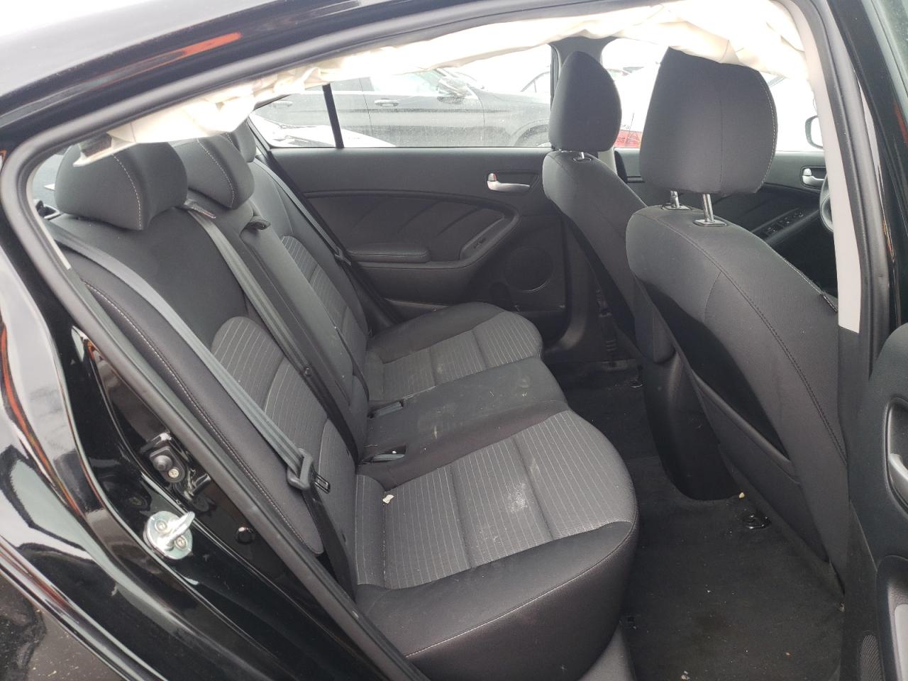 Photo 6 from auction – 2017 KIA FORTE LX with VIN 3KPFL4A77HE147679