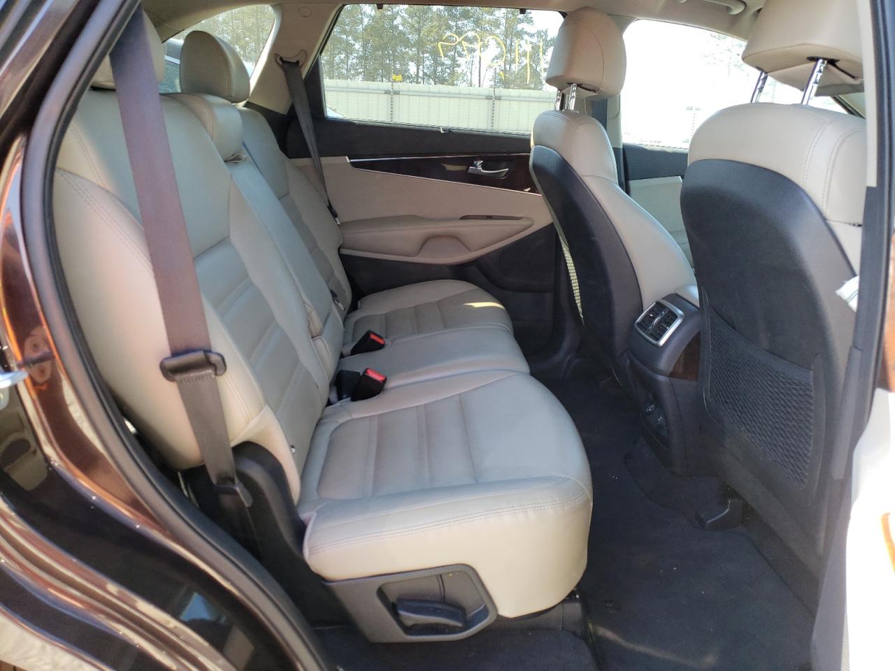 Photo 6 from auction – 2017 KIA SORENTO EX with VIN 5XYPH4A51HG250121