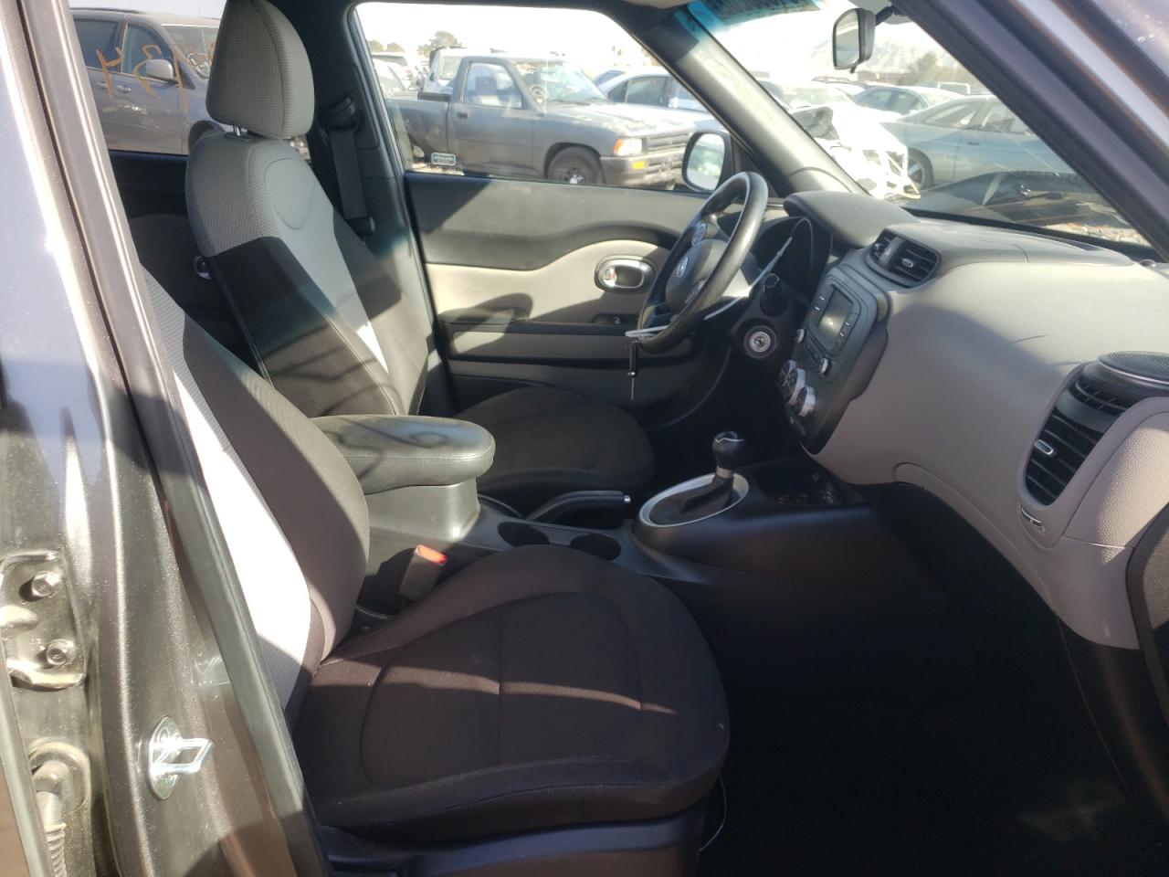 Photo 5 from auction – 2017 KIA SOUL with VIN KNDJN2A25H7475910