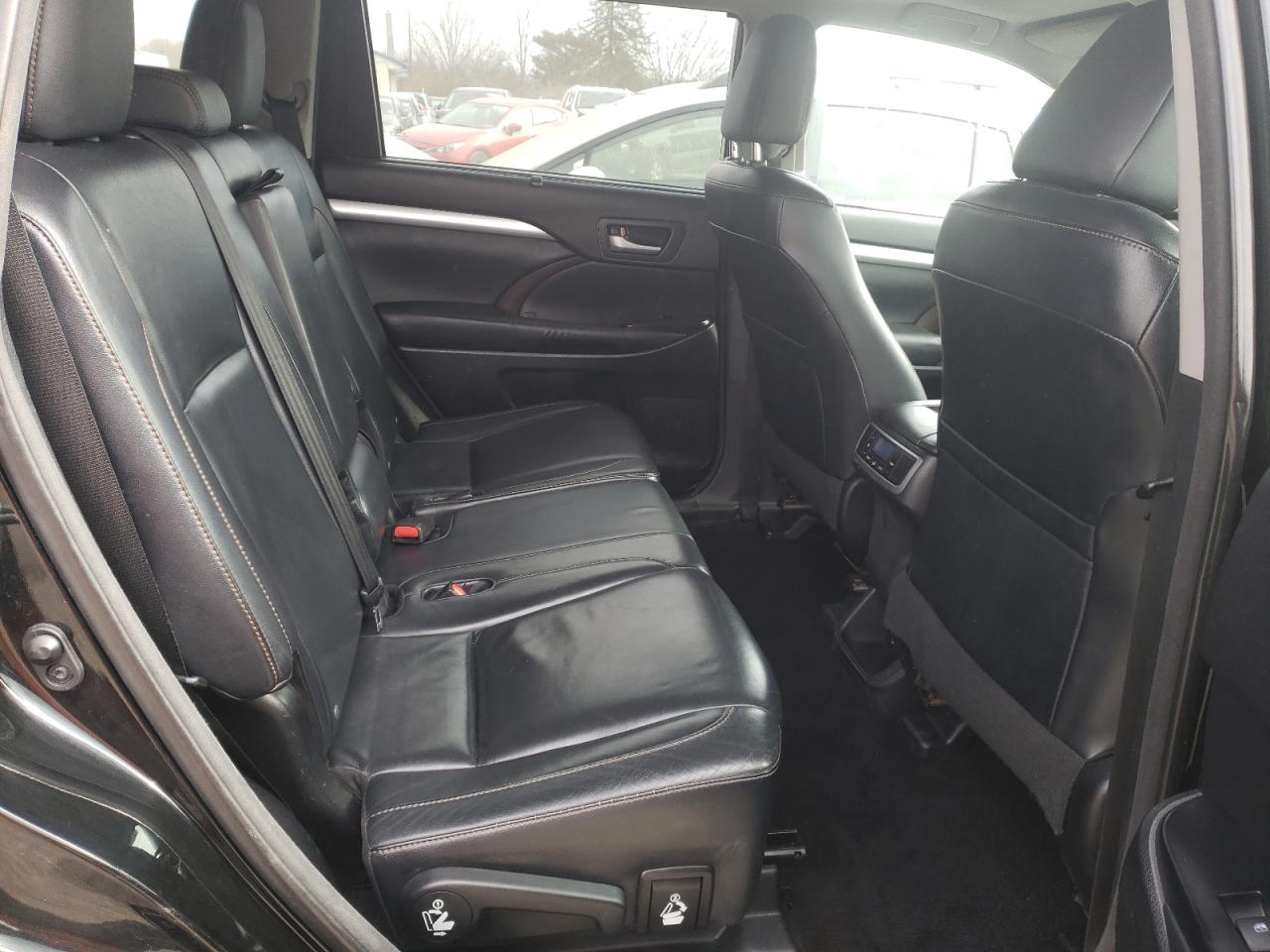 Photo 6 from auction – 2015 TOYOTA HIGHLANDER with VIN 5TDJKRFH7FS140827