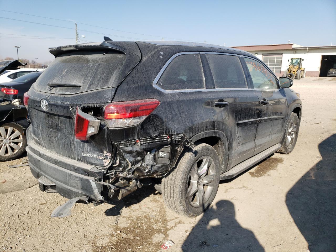 Photo 4 from auction – 2017 TOYOTA HIGHLANDER with VIN 5TDDZRFH9HS386449