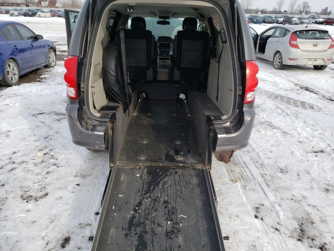 Photo 9 from auction – 2015 DODGE GRAND CARA with VIN 2C4RDGBG4FR581046