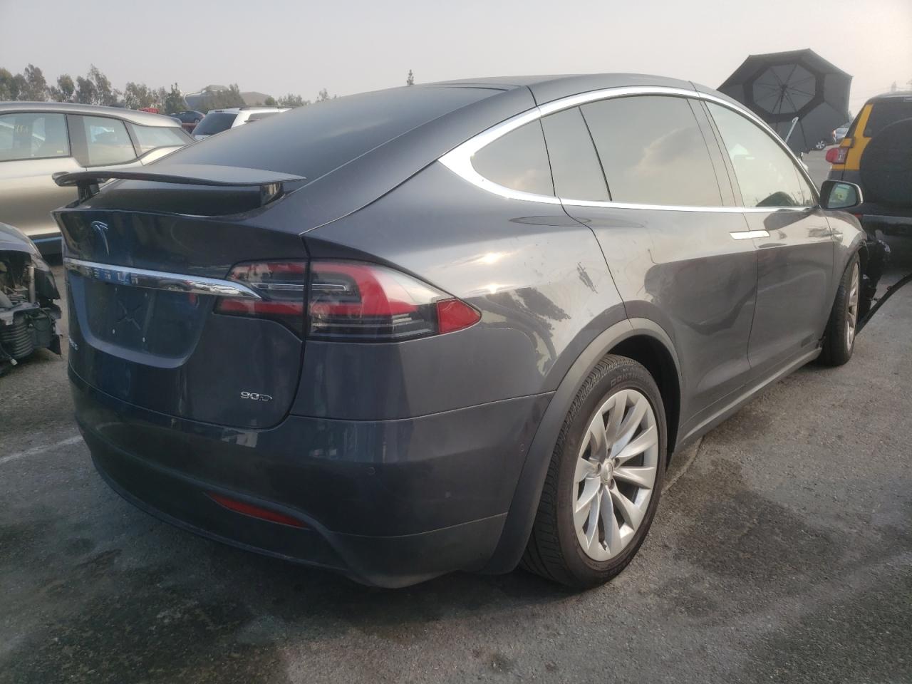 Photo 4 from auction – 2016 TESLA MODEL X with VIN 5YJXCAE26GF012171