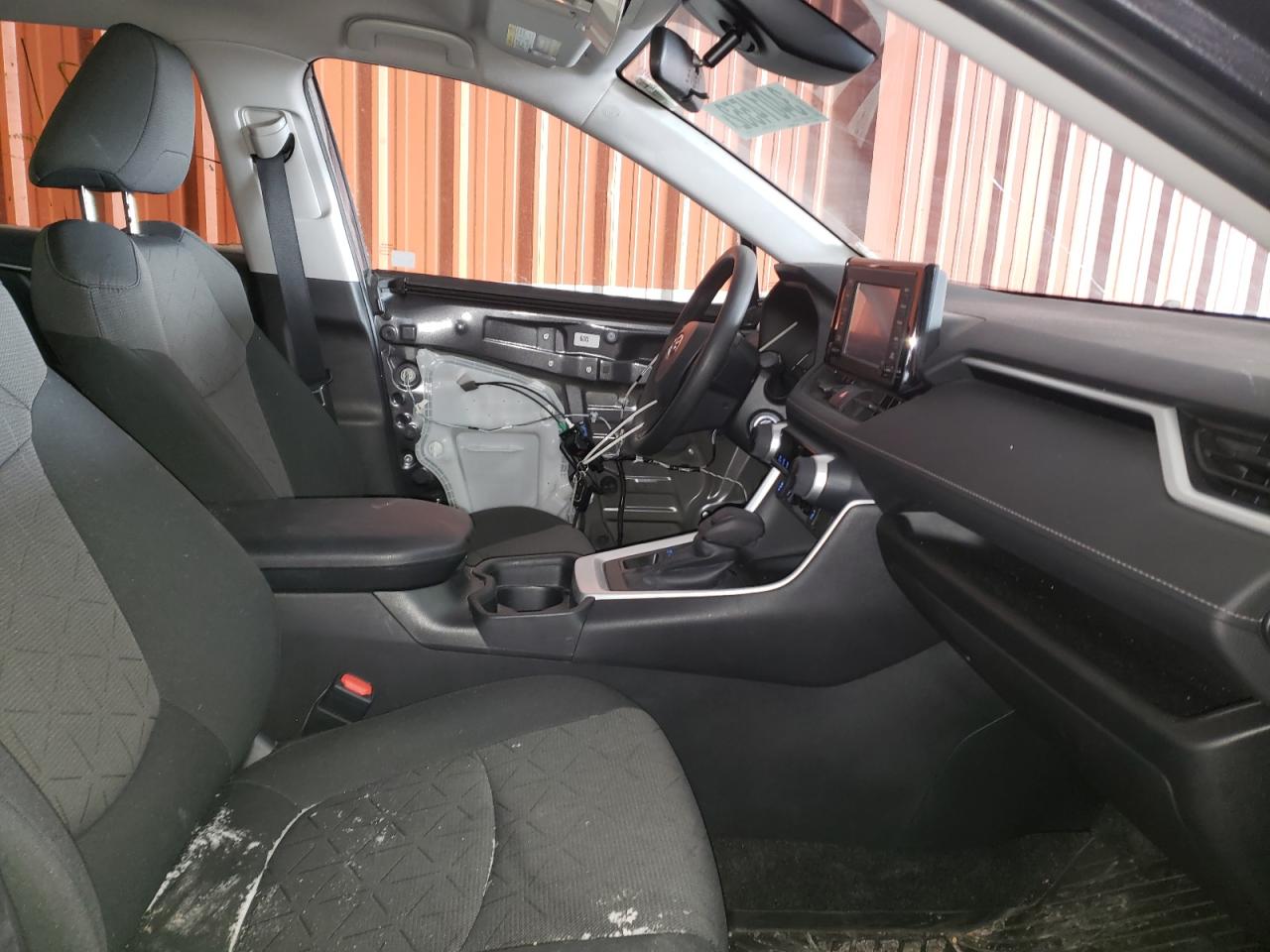 Photo 5 from auction – 2020 TOYOTA RAV4 LE with VIN 2T3B1RFVXLC122377