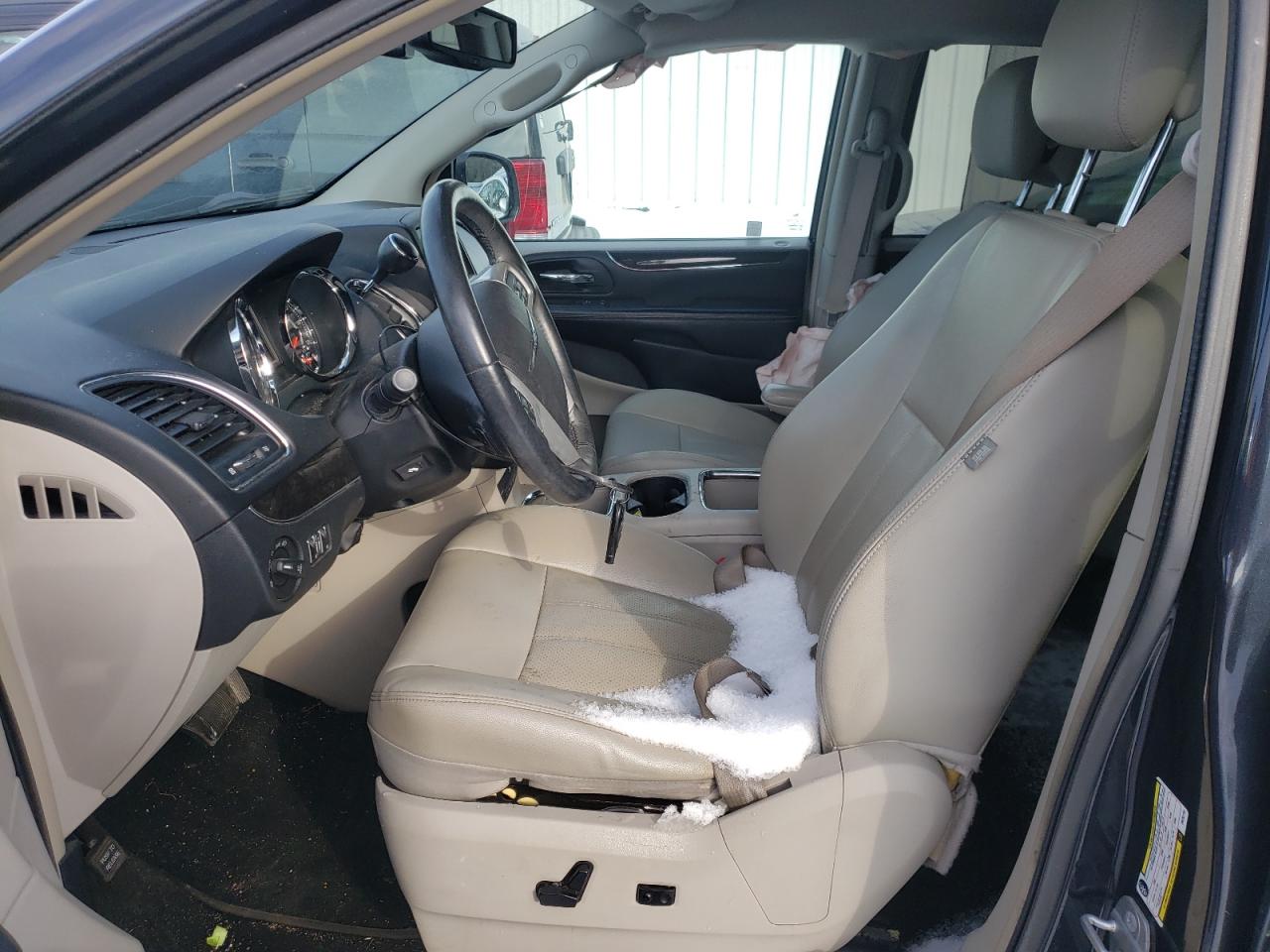 Photo 5 from auction – 2014 CHRYSLER TOWN & COU with VIN 2C4RC1CG9ER232784