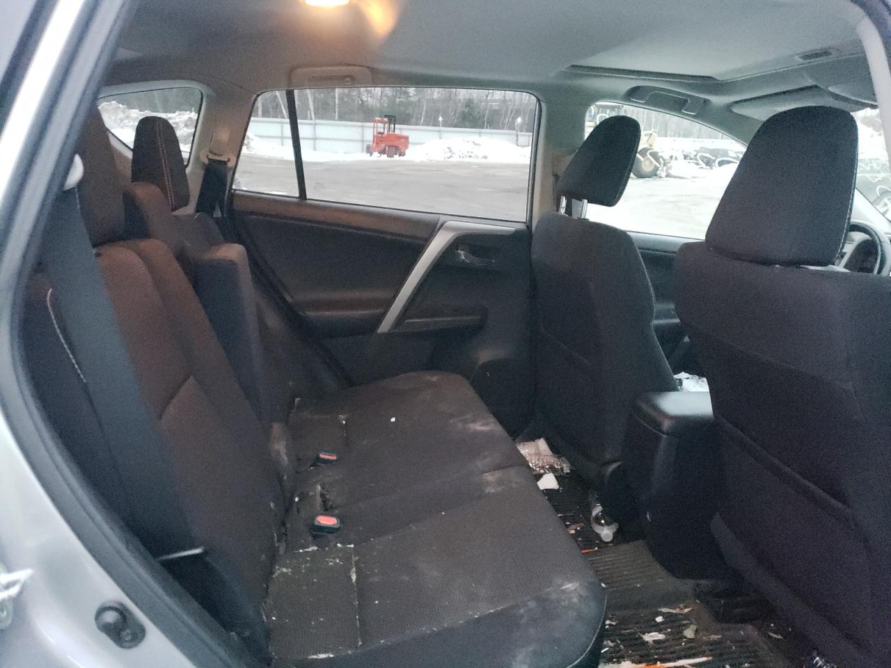 Photo 6 from auction – 2017 TOYOTA RAV4 XLE with VIN 2T3RFREV5HW668866