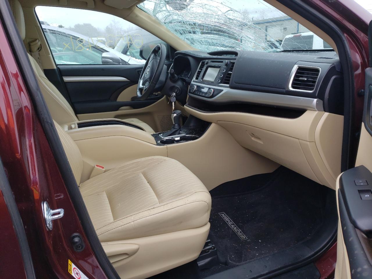 Photo 5 from auction – 2015 TOYOTA HIGHLANDER with VIN 5TDBKRFHXFS181862