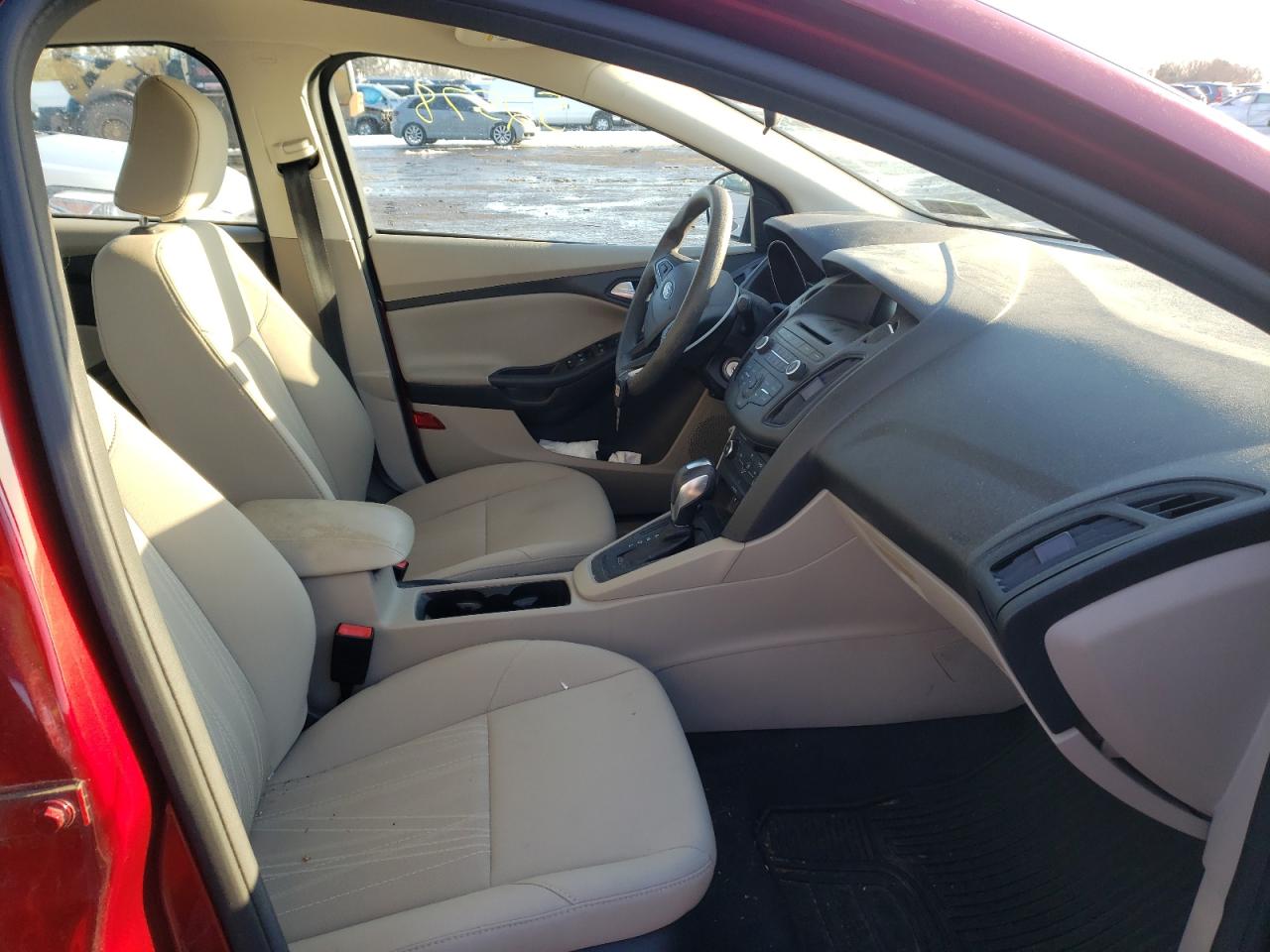 Photo 5 from auction – 2016 FORD FOCUS SE with VIN 1FADP3F2XGL393107