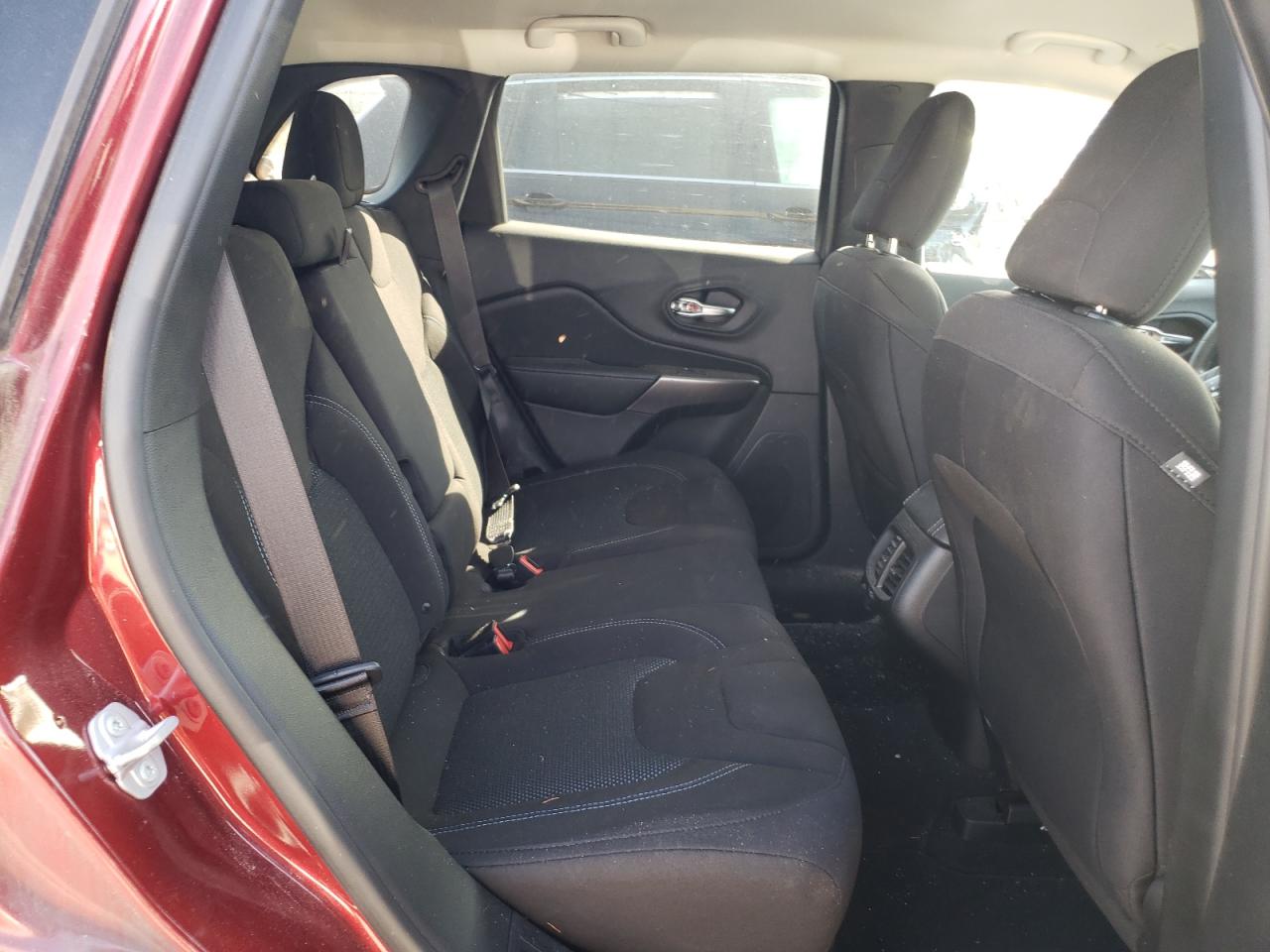 Photo 6 from auction – 2019 JEEP CHEROKEE L with VIN 1C4PJLCB1KD444350