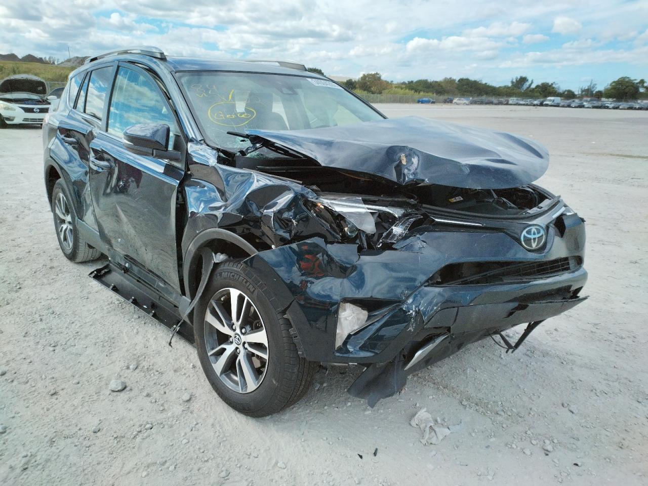 Photo 9 from auction – 2018 TOYOTA RAV4 ADVEN with VIN JTMRFREV9JJ258463