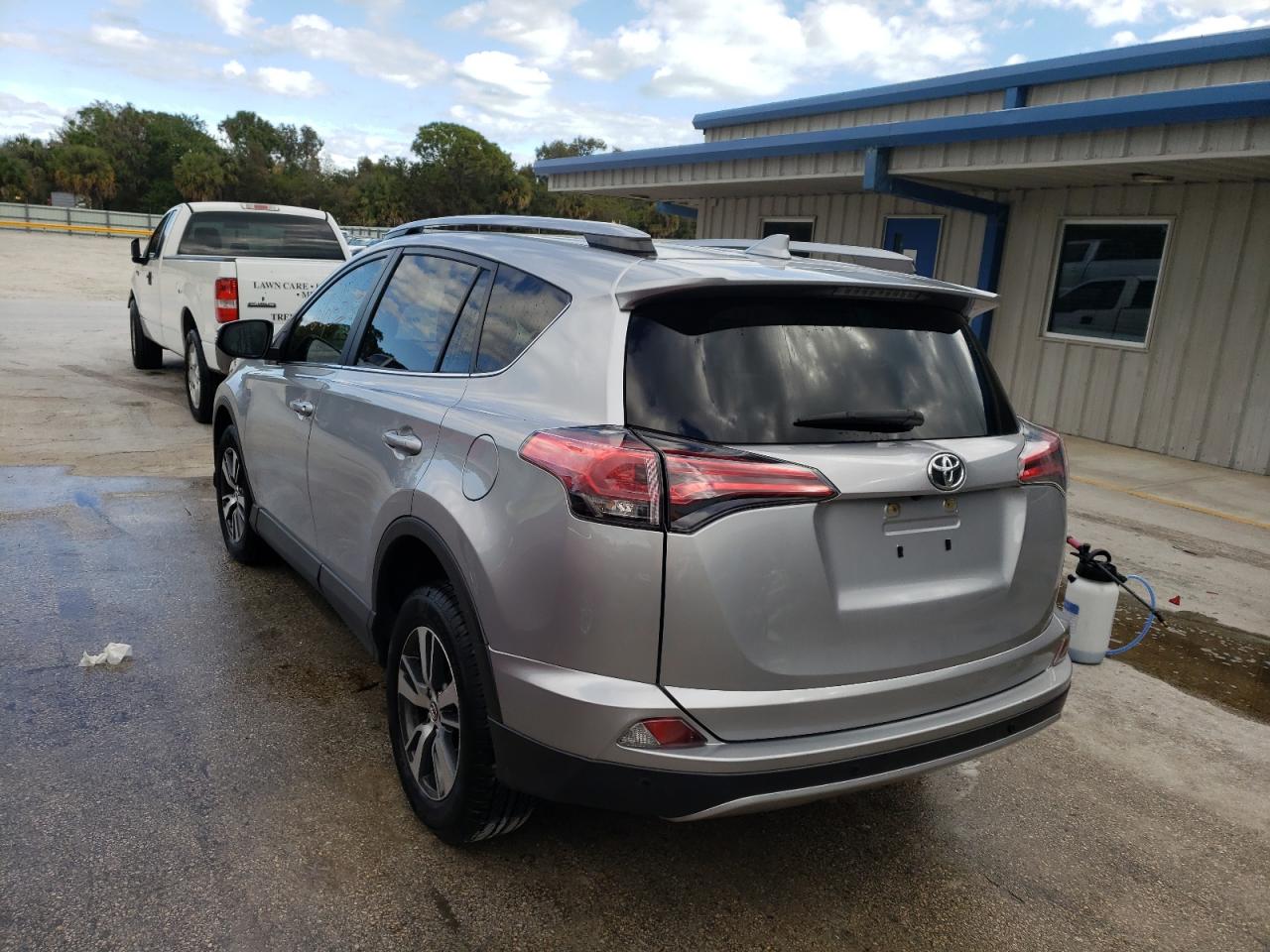 Photo 3 from auction – 2018 TOYOTA RAV4 ADVEN with VIN JTMWFREV2JJ162175