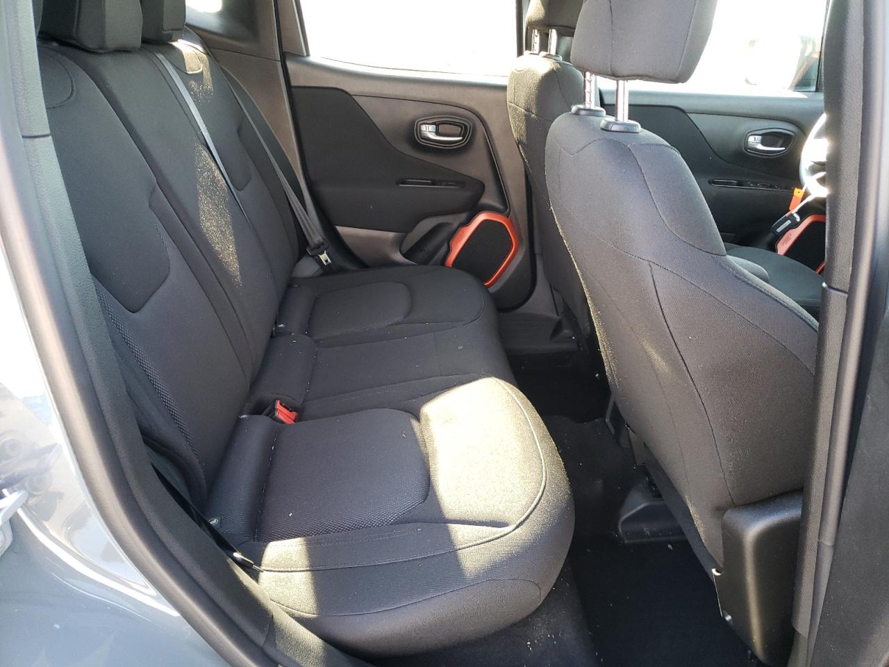 Photo 6 from auction – 2018 JEEP RENEGADE S with VIN ZACCJBAB5JPH93216