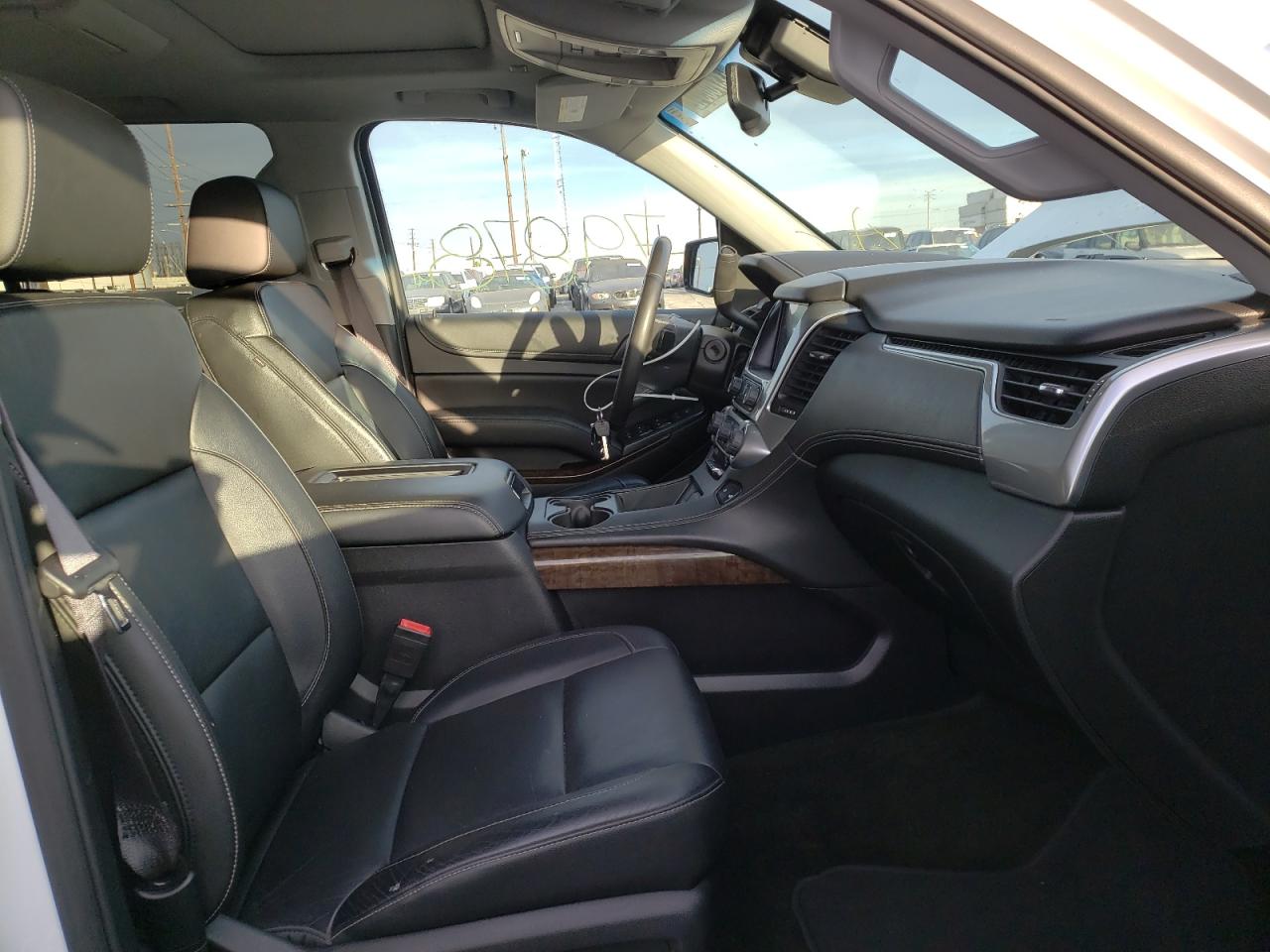 Photo 5 from auction – 2017 CHEVROLET SUBURBAN C with VIN 1GNSCHKC9HR255900