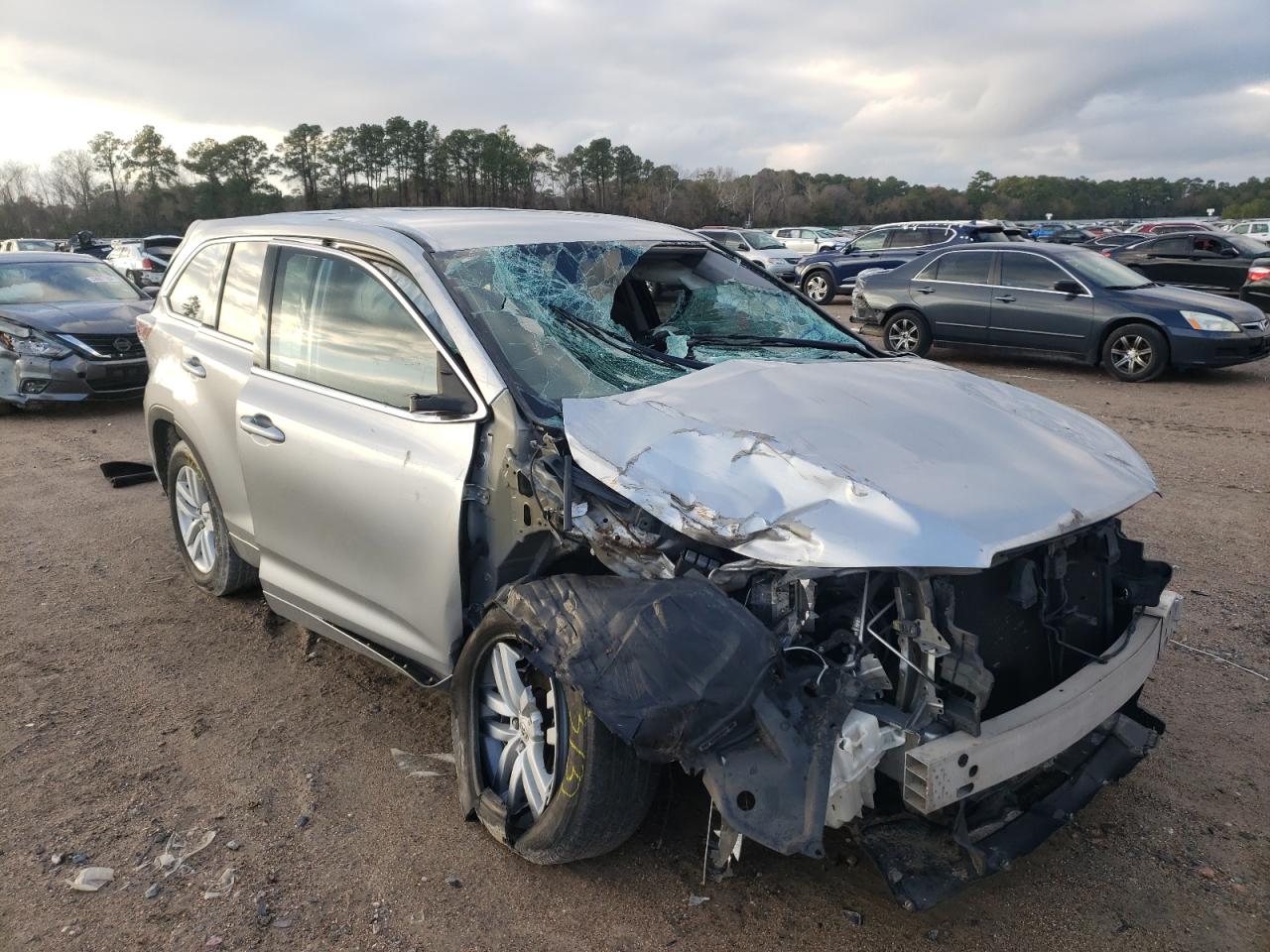 Photo 1 from auction – 2015 TOYOTA HIGHLANDER with VIN 5TDZARFH7FS012190