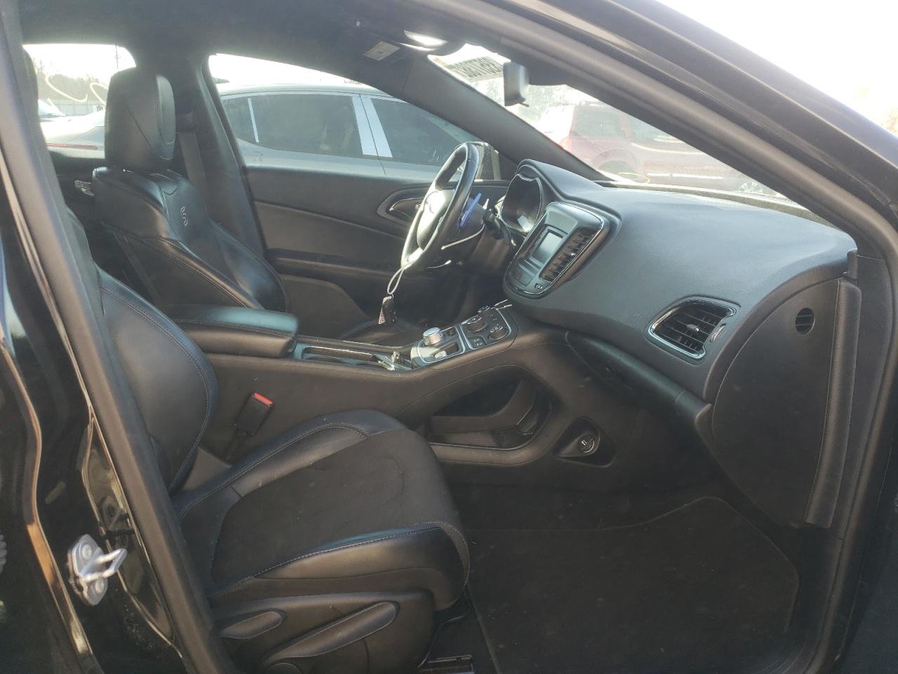 Photo 5 from auction – 2016 CHRYSLER 200 S with VIN 1C3CCCBG5GN104856