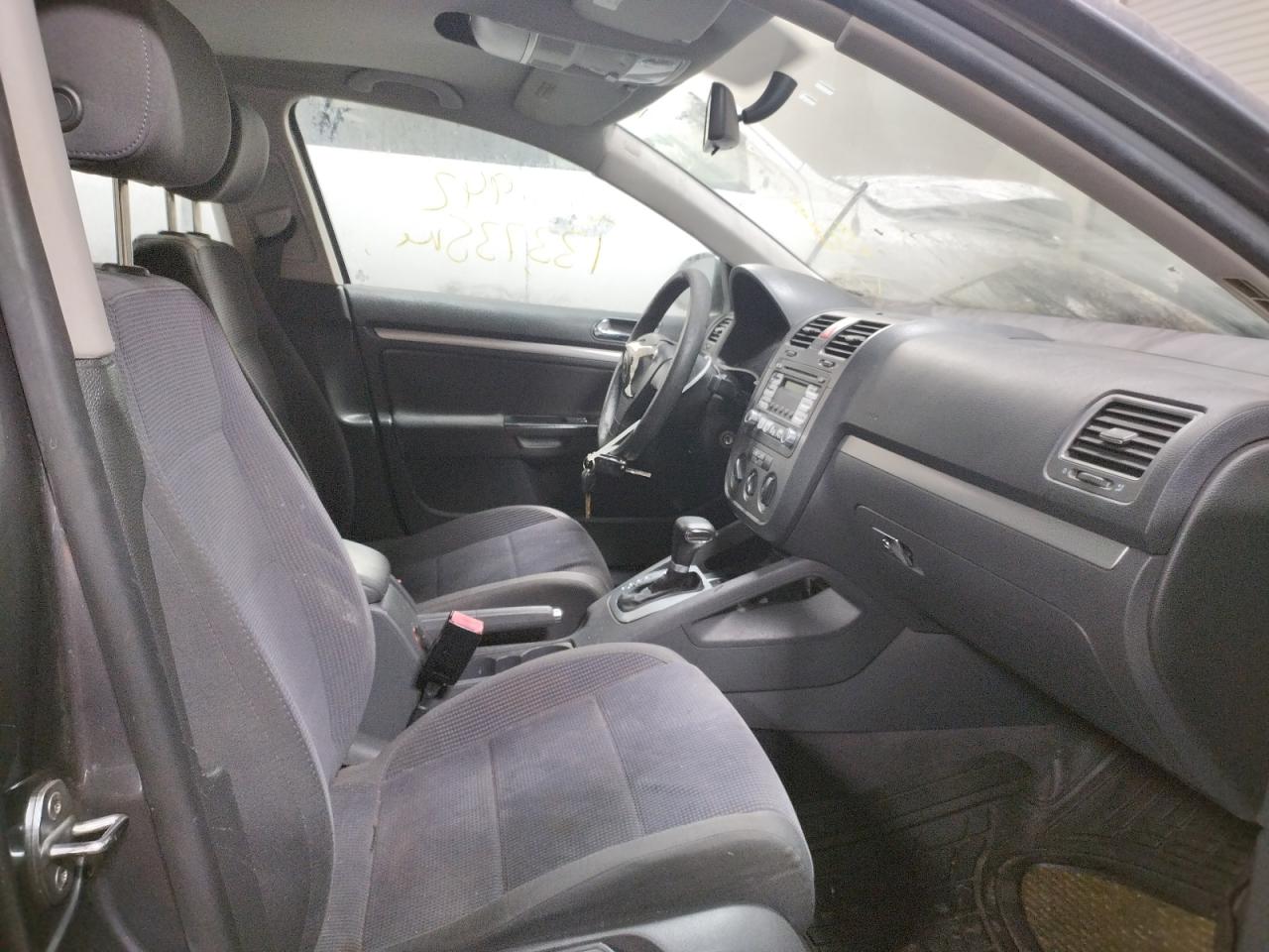 Photo 5 from auction – 2005 VOLKSWAGEN NEW JETTA with VIN 3VWPF71K85M631666