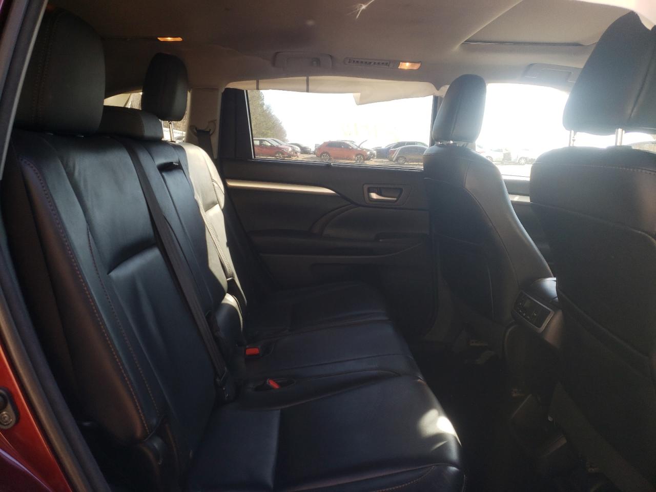 Photo 6 from auction – 2016 TOYOTA HIGHLANDER with VIN 5TDKKRFH9GS152693