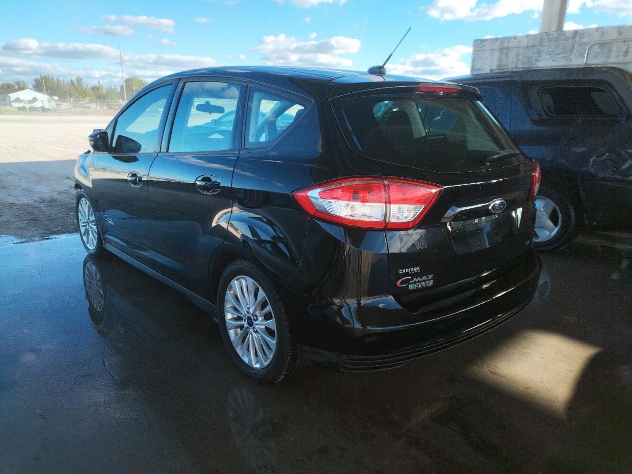 Photo 3 from auction – 2017 FORD C-MAX SE with VIN 1FADP5EU3HL105668
