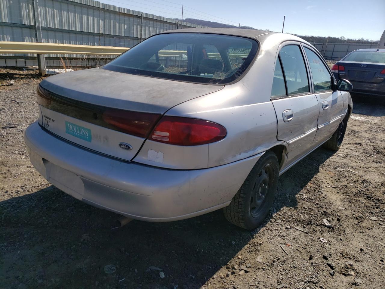 Photo 4 from auction – 2000 FORD ESCORT with VIN 3FAFP13P0YR175340