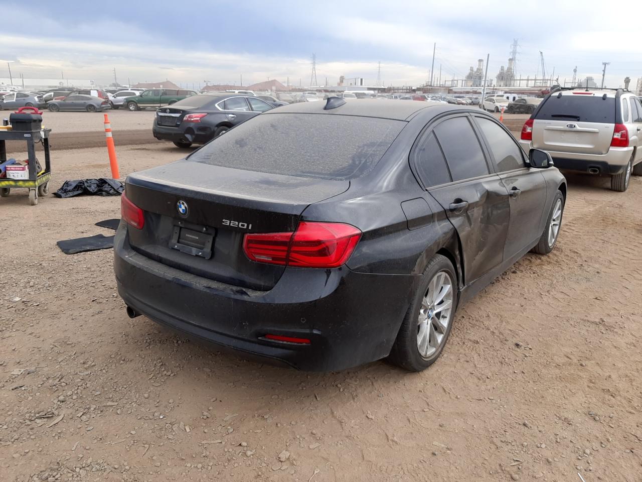 Photo 4 from auction – 2017 BMW 320 I with VIN WBA8E1G57HNU14092