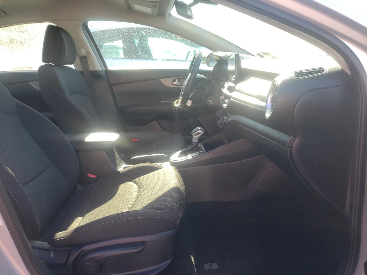 Photo 5 from auction – 2019 KIA FORTE FE with VIN 3KPF24AD8KE061460