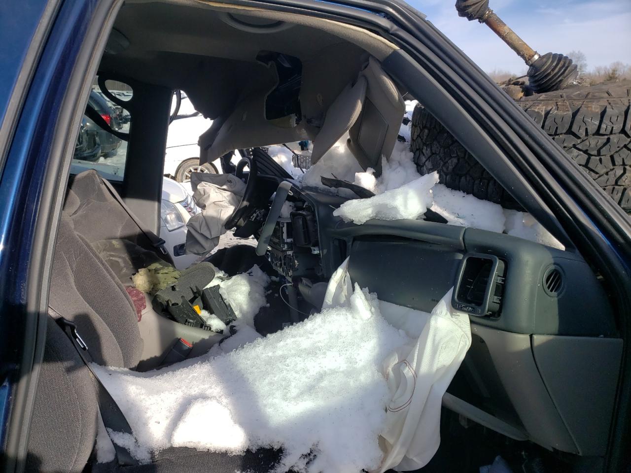 Photo 5 from auction – 2002 GMC YUKON with VIN 1GKEK13Z72J196049