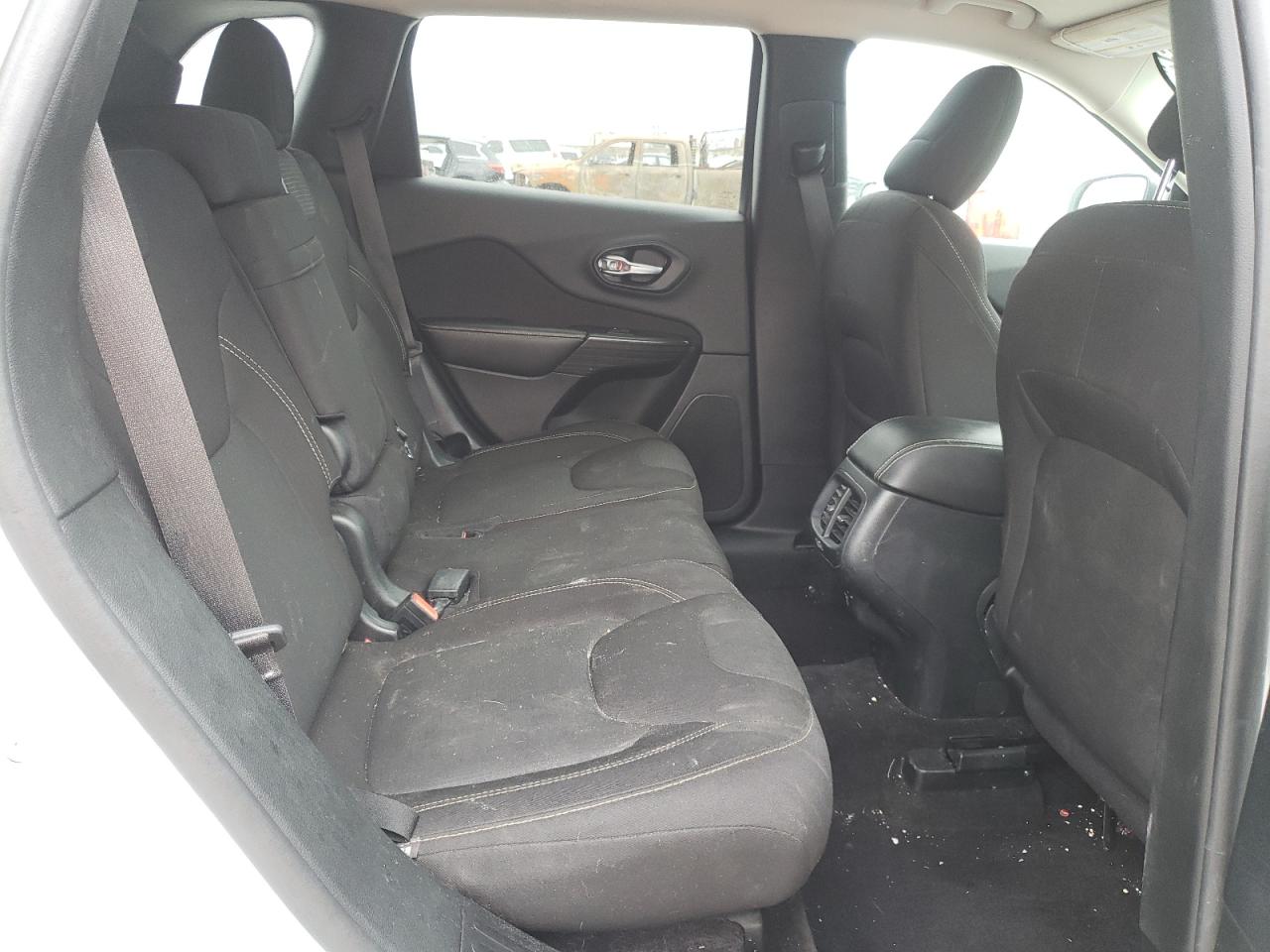 Photo 6 from auction – 2016 JEEP CHEROKEE L with VIN 1C4PJLCB6GW281982