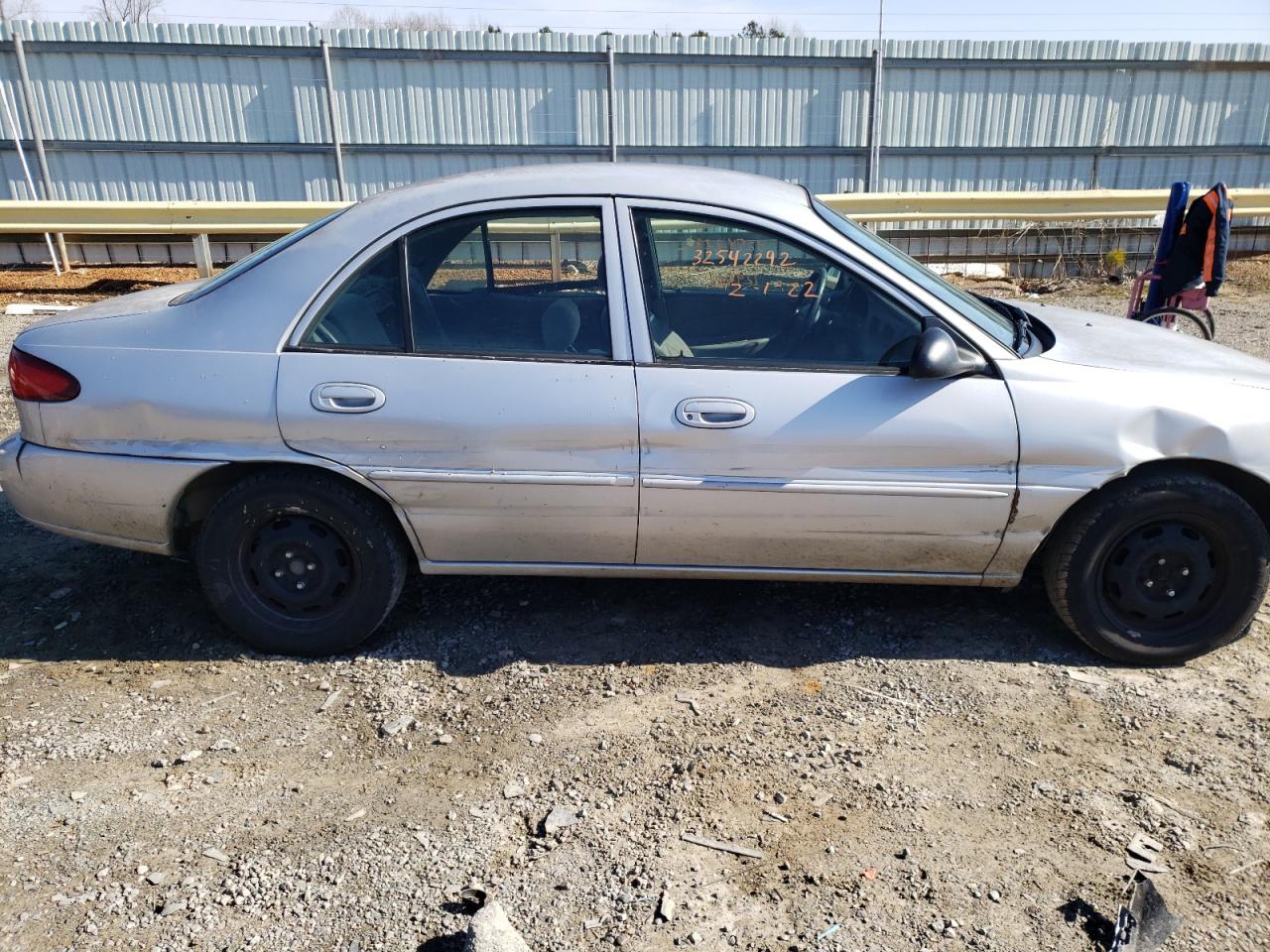 Photo 9 from auction – 2000 FORD ESCORT with VIN 3FAFP13P0YR175340