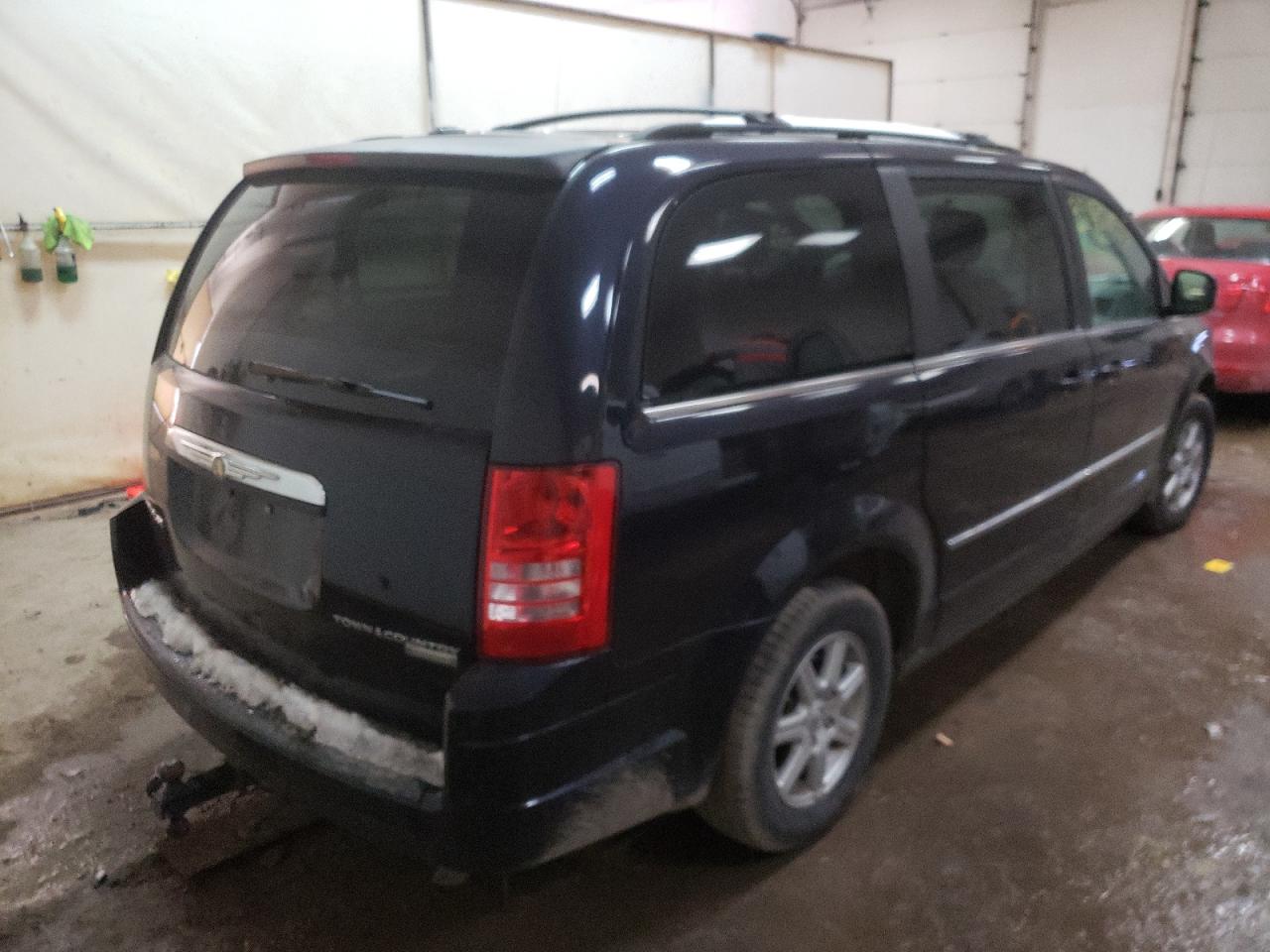 Photo 4 from auction – 2010 CHRYSLER TOWN & COU with VIN 2A4RR5D15AR183670