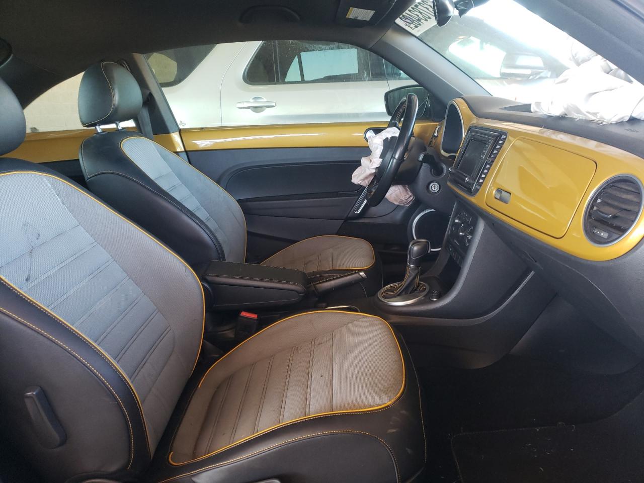 Photo 5 from auction – 2016 VOLKSWAGEN BEETLE DUN with VIN 3VWS07AT1GM620970