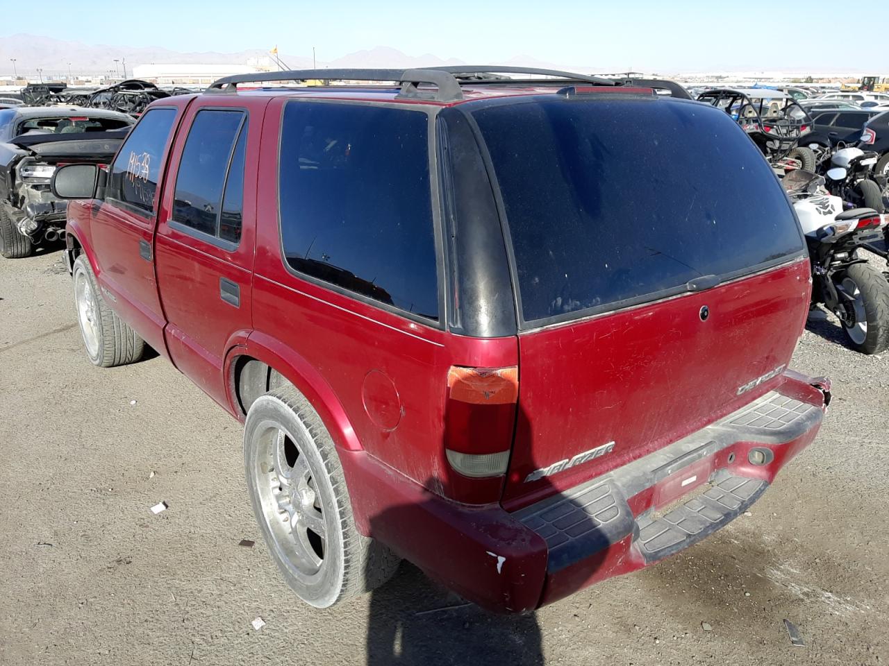 Photo 3 from auction – 2001 CHEVROLET BLAZER with VIN 1GNCS13W61K118578