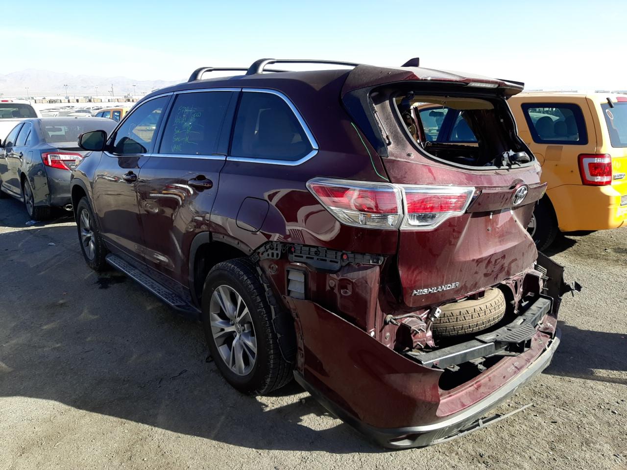 Photo 3 from auction – 2015 TOYOTA HIGHLANDER with VIN 5TDZKRFHXFS105220