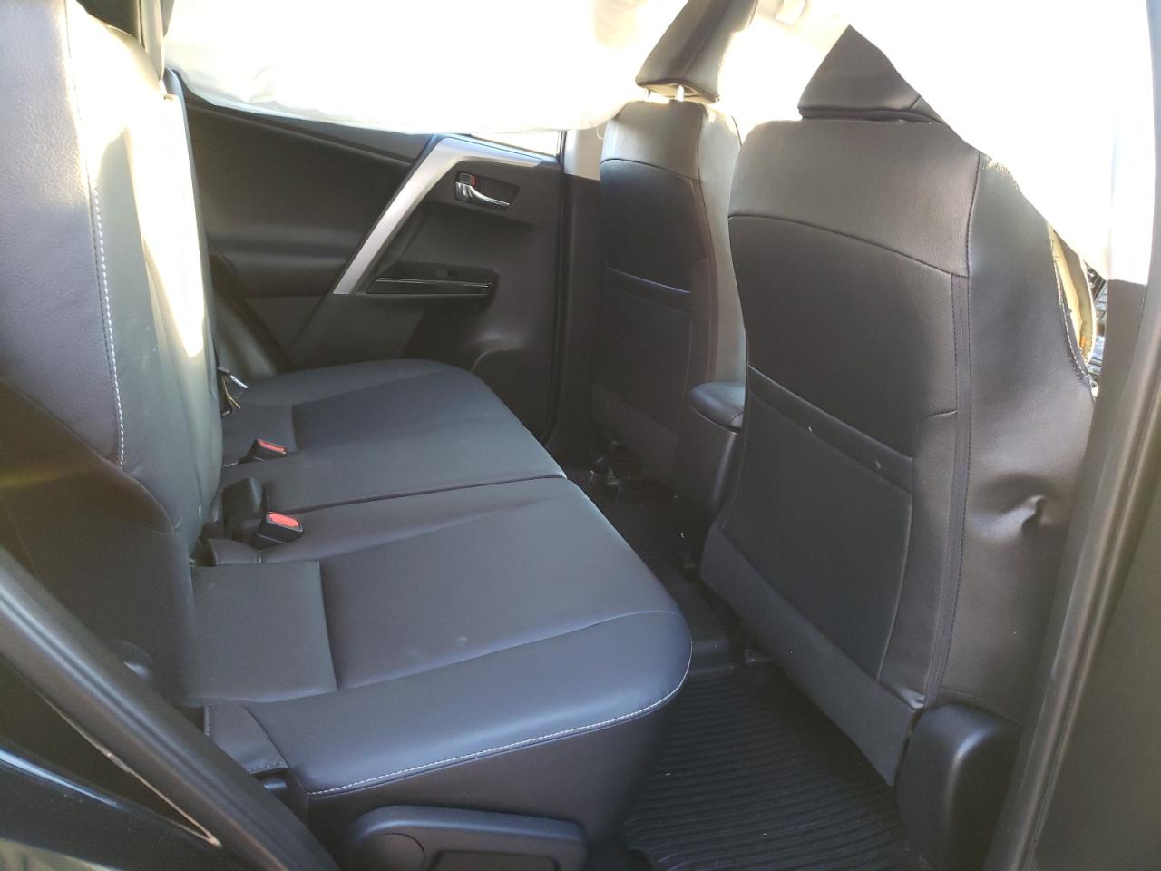 Photo 6 from auction – 2017 TOYOTA RAV4 LIMIT with VIN JTMDFREV3HJ159903