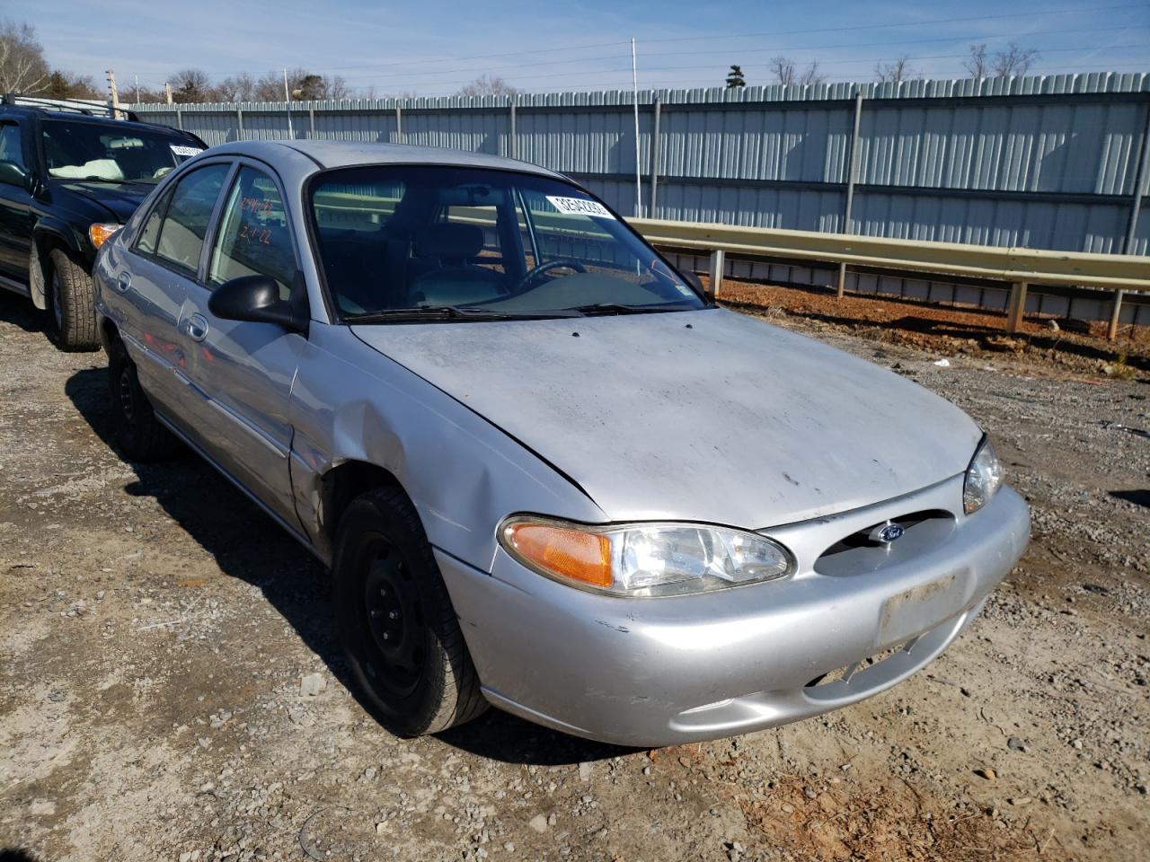 FORD ESCORT 2000 with VIN 3FAFP13P0YR175340 - Photo from auction
