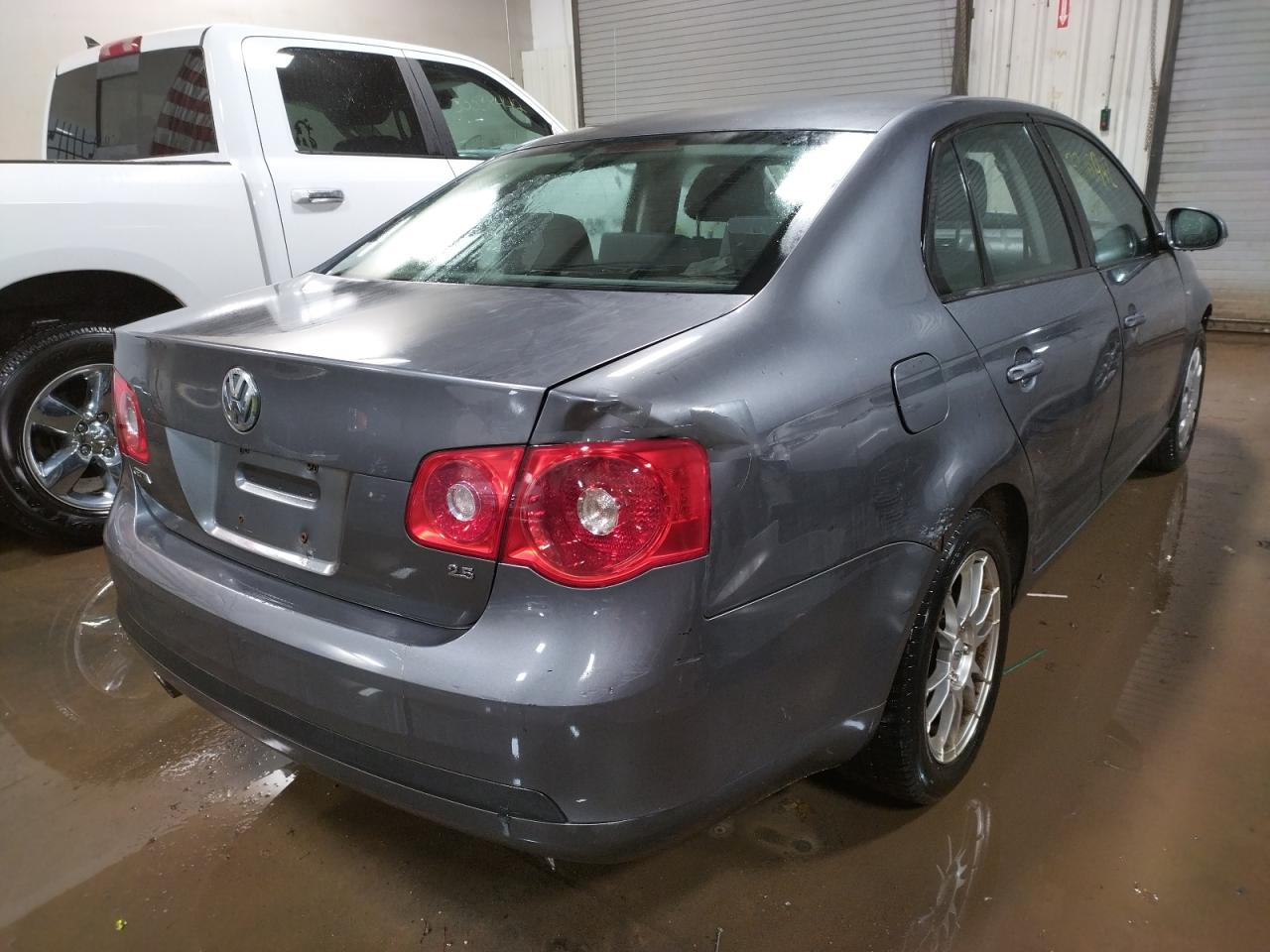 Photo 4 from auction – 2005 VOLKSWAGEN NEW JETTA with VIN 3VWPF71K85M631666