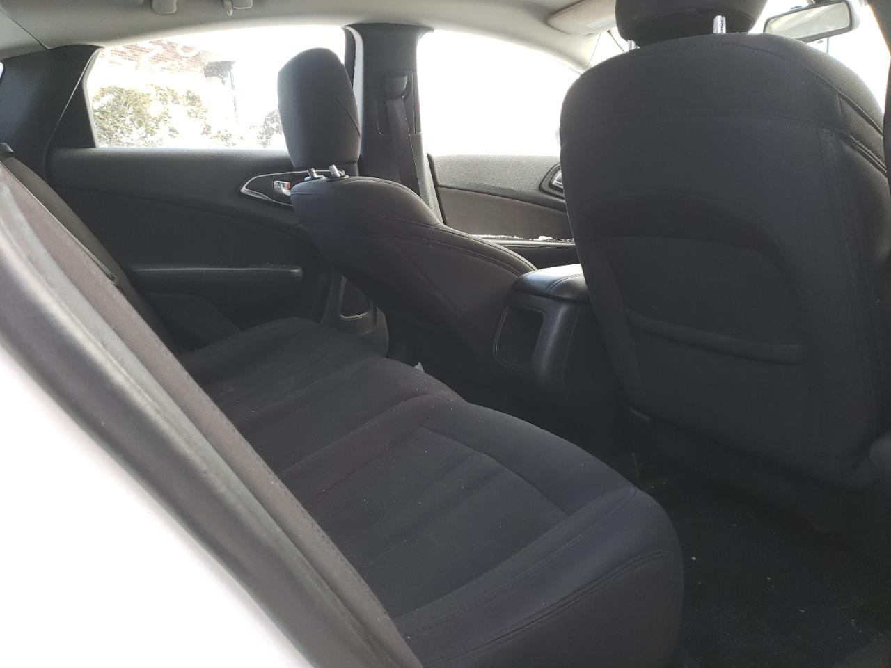 Photo 6 from auction – 2015 CHRYSLER 200 LIMITE with VIN 1C3CCCAB7FN618681