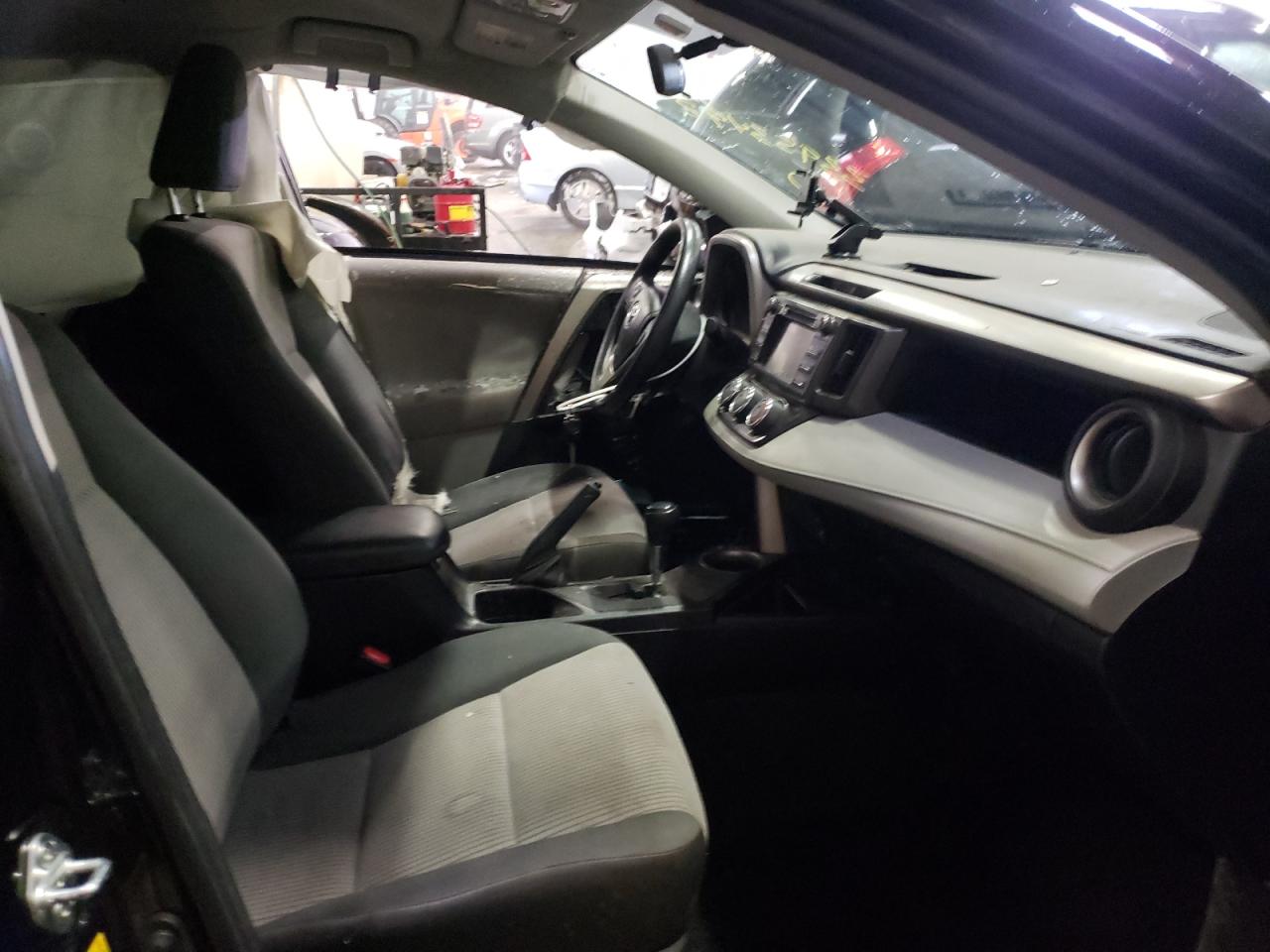 Photo 5 from auction – 2013 TOYOTA RAV4 LE with VIN 2T3BFREV4DW052314