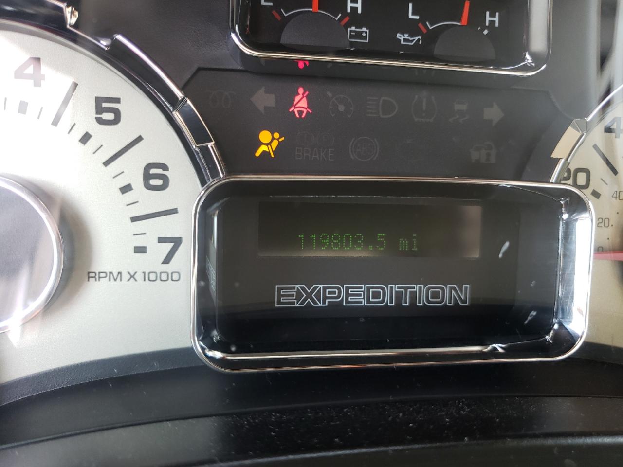 Photo 8 from auction – 2011 FORD EXPEDITION with VIN 1FMJU1H50BEF12809