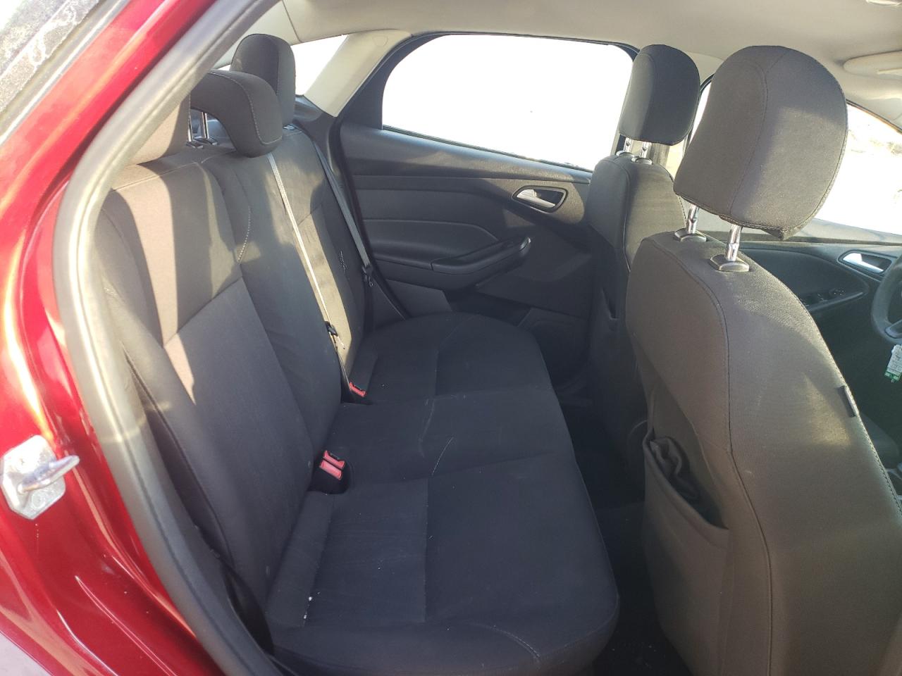 Photo 6 from auction – 2016 FORD FOCUS SE with VIN 1FADP3F26GL381486