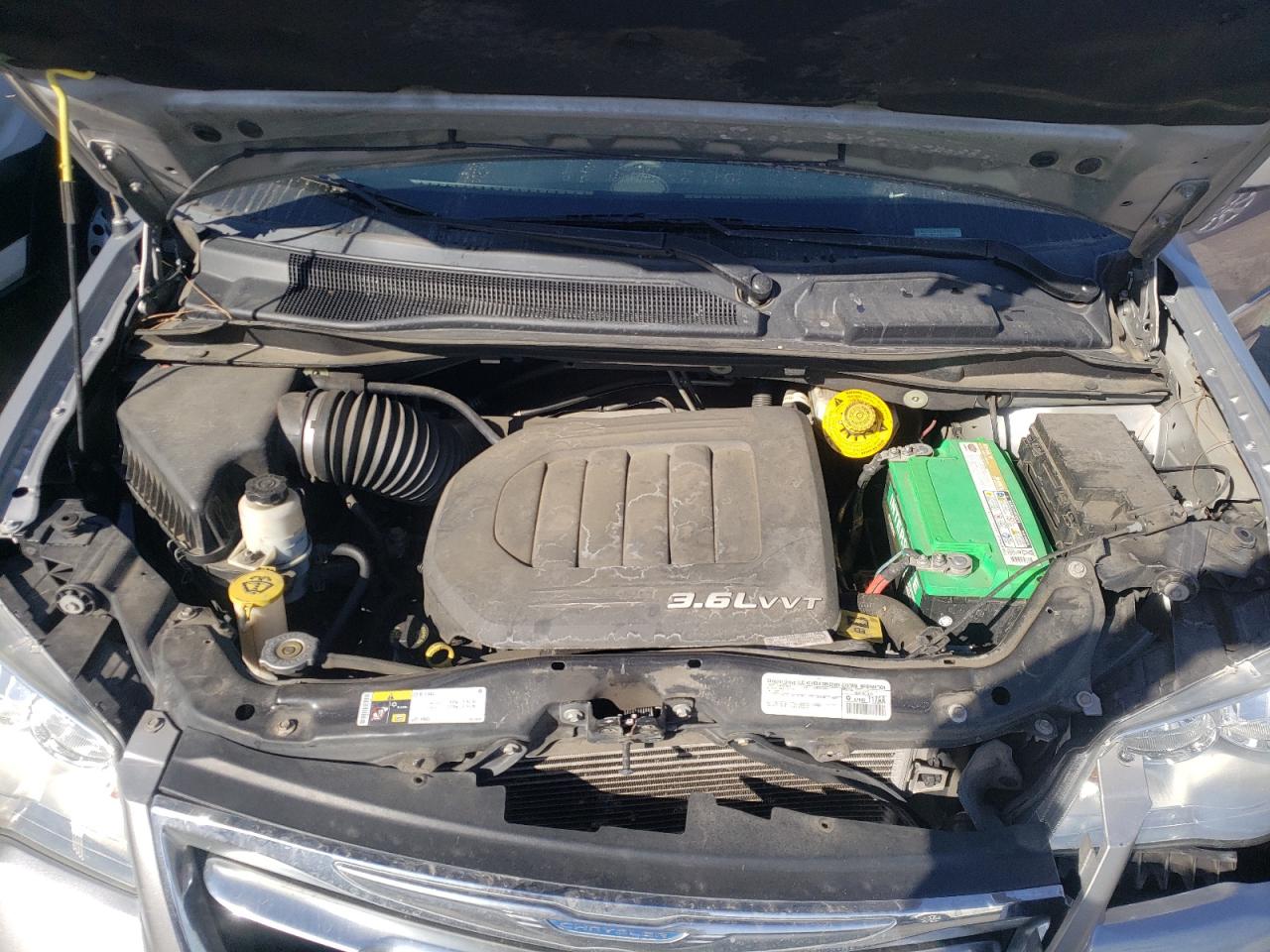 Photo 7 from auction – 2015 CHRYSLER TOWN & COU with VIN 2C4RC1BG3FR609693