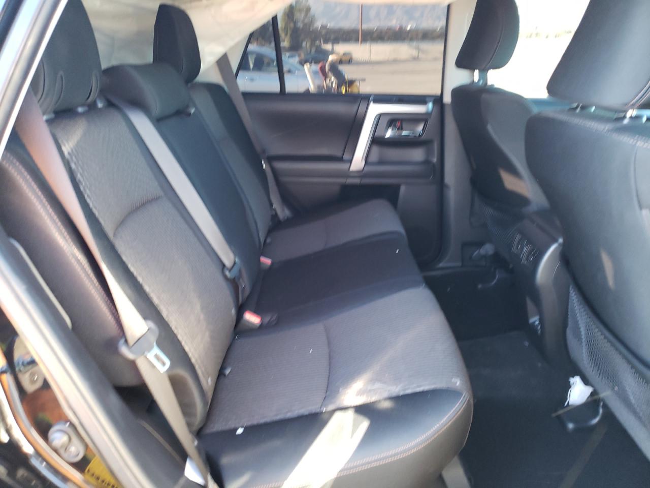 Photo 6 from auction – 2021 TOYOTA 4RUNNER SR with VIN JTEBU5JR1M5919789