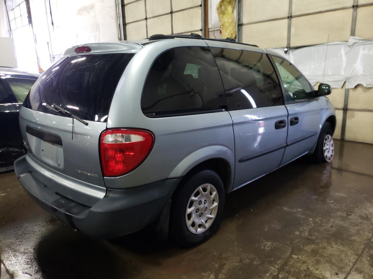 Photo 4 from auction – 2002 CHRYSLER VOYAGER with VIN 1C4GJ25322B742479