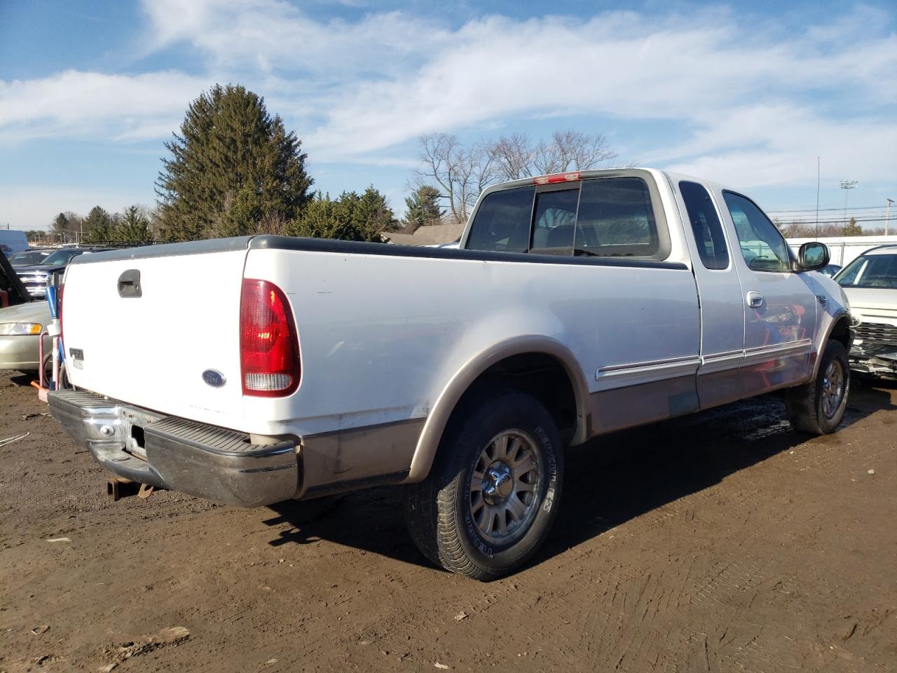 Photo 4 from auction – 1998 FORD F150 with VIN 1FTRX18L7WKC45219
