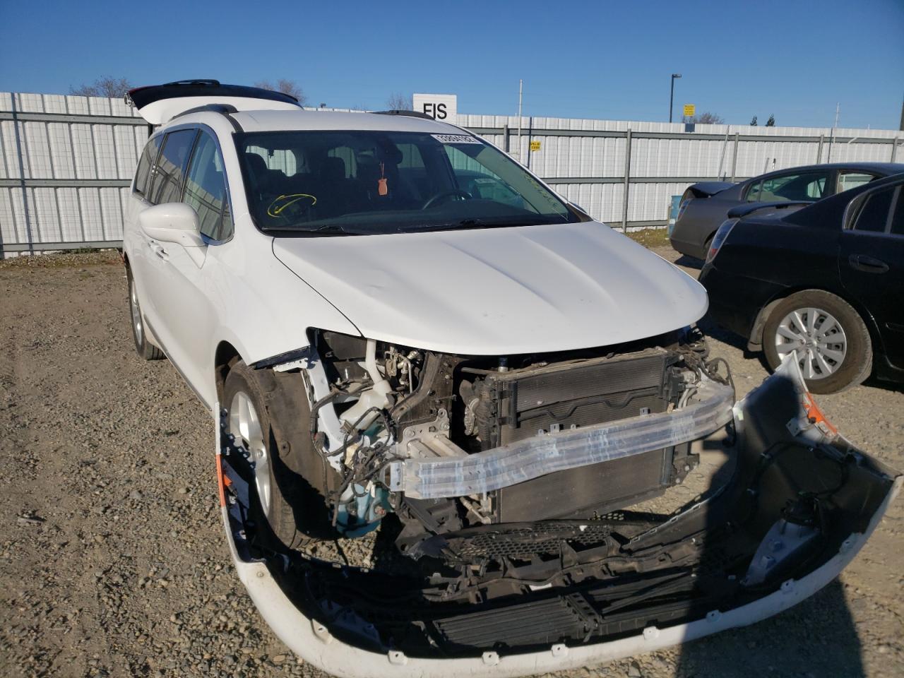 CHRYSLER PACIFICA T 2017 with VIN 2C4RC1BG9HR831528 - Photo from auction