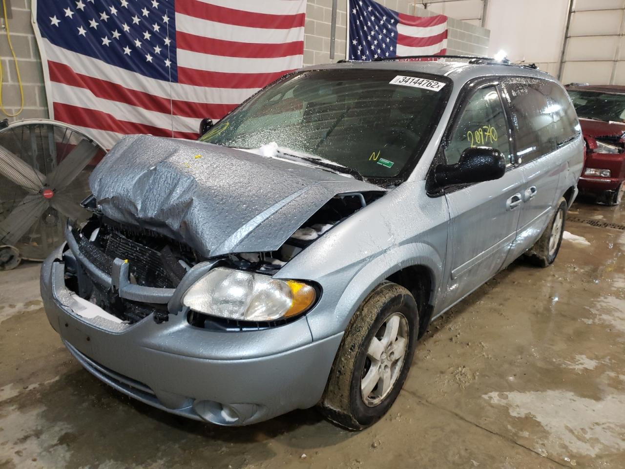 Photo 2 from auction – 2005 DODGE GRAND CARA with VIN 2D4GP44L85R477376