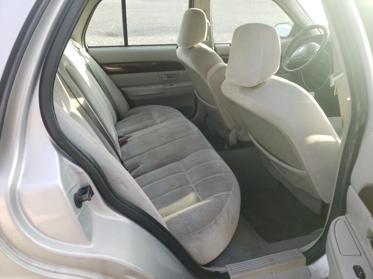 Photo 6 from auction – 2003 MERCURY GRAND MARQ with VIN 2MEFM74W13X602948